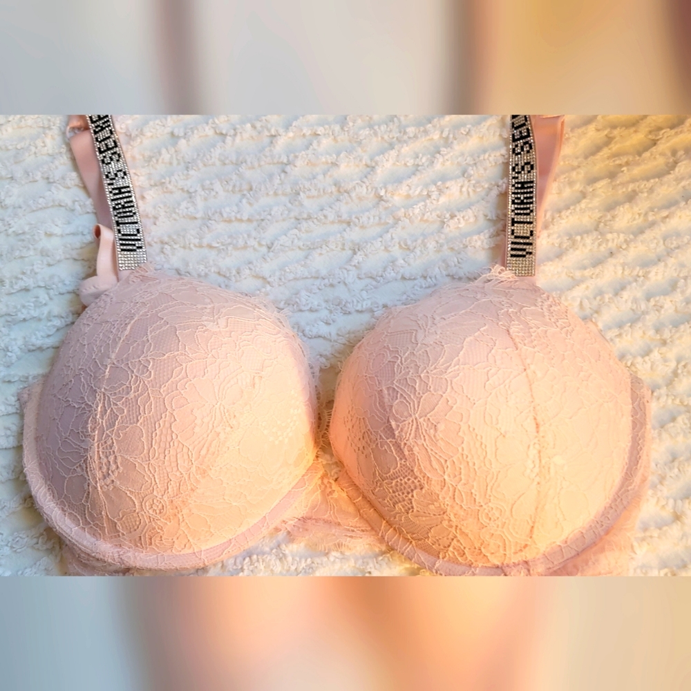 Victoria's Secret Very Sexy Pushup Bra With Sequin Strap 38DD, PRISTINE!